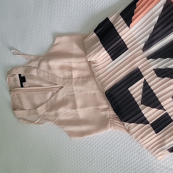 Womens French Connection Chiffon Dress Size 8, long flowy  pastel/bold print,New - Picture 1 of 16